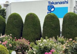 横浜鶴ヶ峰「タカナシ乳業バラ園」でバラの香りに包まれる！